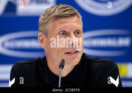 01. Juli 2020, Nordrhein-Westfalen, Gummersbach: Handball: 2. Bundesliga; PK VfL Gummersbach. Gudjon Valur Sigurdsson, neuer Trainer des VfL Gummersbach, spricht im Rahmen einer Pressekonferenz. Foto: Marius Becker/dpa Stockfoto