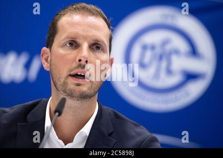 01. Juli 2020, Nordrhein-Westfalen, Gummersbach: Handball: 2. Bundesliga; PK VfL Gummersbach. Christoph Schindler, Geschäftsführer des VfL Gummersbach, spricht im Rahmen einer Pressekonferenz. Foto: Marius Becker/dpa Stockfoto