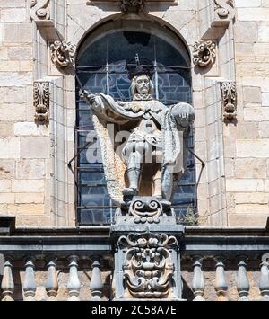 Detail der Skulpturen in der Fassade der historischen Kathedrale in Jaen, Spanien. Stockfoto