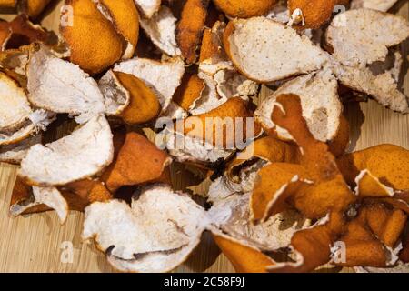 Nahaufnahme der getrockneten Mandarinorangenschale, die als Zutat in der chinesischen Küche verwendet wird Stockfoto