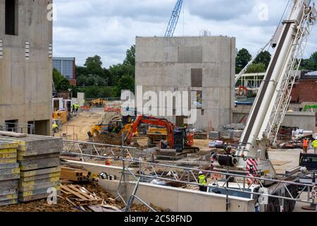 Banbury, Oxfordshire, England. Erneuerung und Ausbau des Einkaufszentrums Castle Quay, um zusätzliche Geschäfte und Restaurants zu bieten Stockfoto