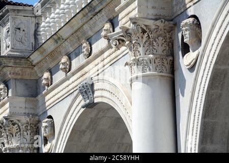 Loggia ist ein Renaissance-Palast auf dem Loggia-Platz im Zentrum von Brescia. Stockfoto