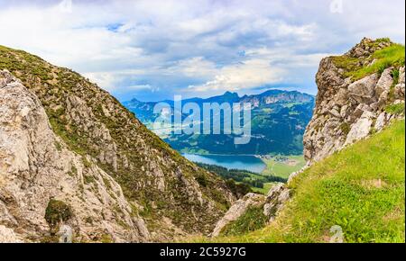 Blick auf den Haldensee aus Richtung Krinnenspitze Stockfoto