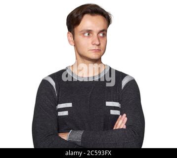 Casual junge gut aussehende Mann suchen zur Seite verdächtig. Isoliert auf weißem Hintergrund Stockfoto
