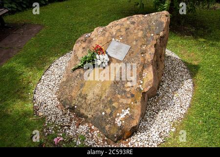 Denkmal in Sherwood Crescent für den To Pan am Flug 103, der über Lockerbie in Sherwood Crescent, Dumfriesshire, Schottland, gespiegt wurde Stockfoto