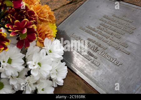 Denkmal in Sherwood Crescent für den To Pan am Flug 103, der über Lockerbie in Sherwood Crescent, Dumfriesshire, Schottland, gespiegt wurde Stockfoto