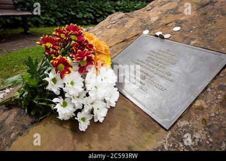 Denkmal in Sherwood Crescent für den To Pan am Flug 103, der über Lockerbie in Sherwood Crescent, Dumfriesshire, Schottland, gespiegt wurde Stockfoto