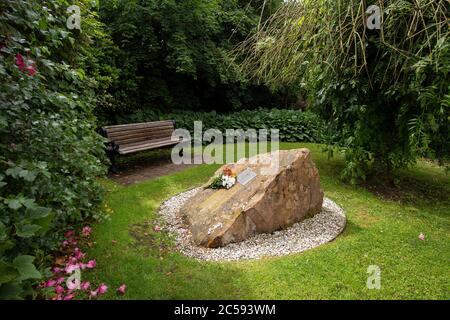 Denkmal in Sherwood Crescent für den To Pan am Flug 103, der über Lockerbie in Sherwood Crescent, Dumfriesshire, Schottland, gespiegt wurde Stockfoto