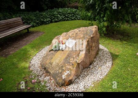 Denkmal in Sherwood Crescent für den To Pan am Flug 103, der über Lockerbie in Sherwood Crescent, Dumfriesshire, Schottland, gespiegt wurde Stockfoto