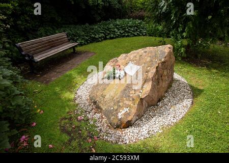 Denkmal in Sherwood Crescent für den To Pan am Flug 103, der über Lockerbie in Sherwood Crescent, Dumfriesshire, Schottland, gespiegt wurde Stockfoto