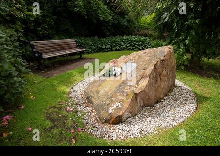 Denkmal in Sherwood Crescent für den To Pan am Flug 103, der über Lockerbie in Sherwood Crescent, Dumfriesshire, Schottland, gespiegt wurde Stockfoto