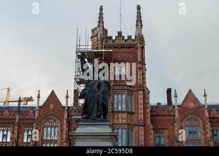 Rathaus in Belfast beleuchtet während der Nacht Stockfoto