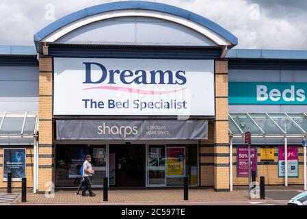 Dreams Bett-Fachmöbelgeschäft, Geschäft im Airport Retail Park am London Southend Airport, Essex, Großbritannien, während COVID-19 Coronavirus-Sperre Stockfoto