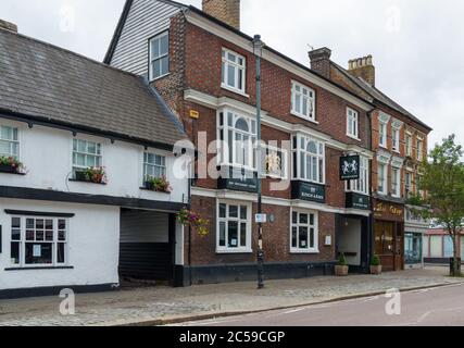 Das Kings Arms Hotel und das öffentliche Haus in High Street, Berkhamsted, Hertfordshire, England, Großbritannien Stockfoto