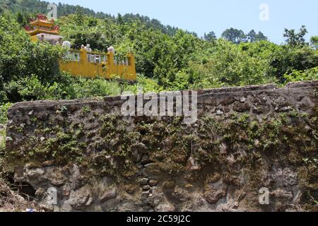 US-Armee Bunker, alte Französisch Fort entlang Hai Van Pass, Zentralvietnam Stockfoto