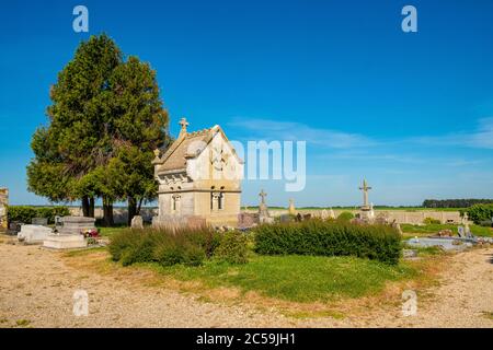 Frankreich, Val d'Oise, Naturpark Vexin Français, Friedhof Stockfoto