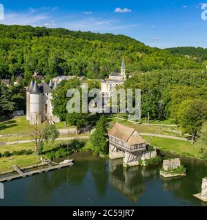 Frankreich, Eure, Vernon, Vernonnett, die alte Wassermühle auf der mittelalterlichen Brücke, die Château des Tourelles (Luftaufnahme) Stockfoto