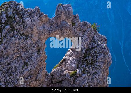 Italien, Venetien, Bellunese Dolomites, Agordo, Val de Gares, Cima dei Balconi, Loch in den Felsen in Form eines Herzens, genannt El Cor Stockfoto