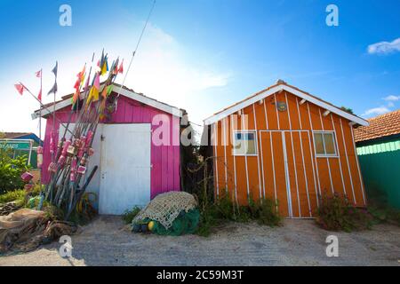 Frankreich, Charente-Maritime (17), île d'Oléron, Le Château-d'Oléron, Port ostréicole du pâté, cabanes ostréicoles transformées en Ateliers de créateurs Stockfoto