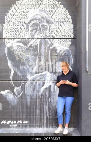 Frankreich, Paris, Boulevard Bessières, Ecole 42, Art 42 - Urban Art Collection, das erste städtische Kunstmuseum in Frankreich in einer Computerschule installiert, Le Penseur de Rodin von Künstler Kouka neu besucht Stockfoto