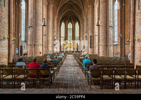 Interieur der lutherischen Kirche Marktkirche in Hannover in einem schönen Sommertag, Deutschland Stockfoto