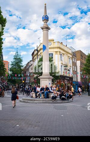 Street Scene im trendigen Seven Dials Viertel im Zentrum von London Stockfoto