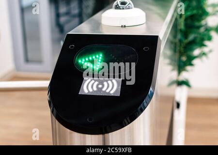 Drahtlose elektronische Drehkreuz mit Kamera, Durchgang erlaubt Stockfoto