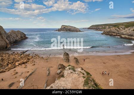 Die Strand von Arnía befindet sich in der Gemeinde Piélagos, Liencres, in der autonomen Gemeinschaft Kantabrien, Spanien, Europa Stockfoto