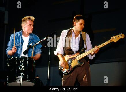 U2 beim Selbsthilfekonzert für Arbeitslose in Irland am RDS Anglesea Stand, Ballsbridge, Dublin, Irland 17. Mai 1986: Larry Mul Stockfoto
