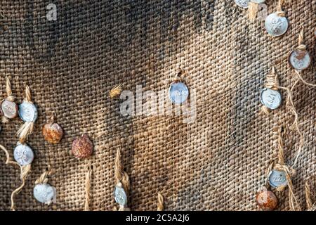 Die Umhüllung der Torwächter mit Jutesäcken durch Ibrahim Mahama aus Ghana. Torwache in Jute Sack, Documenta 14, Kassel, Deutschland Stockfoto