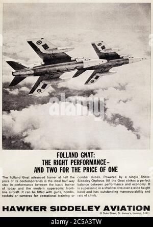 Vintage-Werbung für das militärische Ausbildungsflugzeug Folland Gnat. Stockfoto