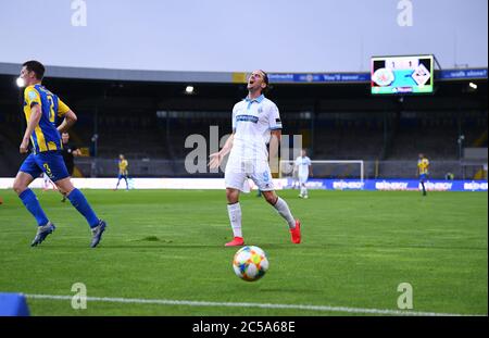 Braunschweig, Deutschland. 1. Juli 2020. Frustriert bei Valmir Sulejmani (Mannheim). GES/Fußball/3. Liga: Eintracht Braunschweig (Braunschweig) - SV Waldhof Mannheim 01.07.2020 Fußball/Fußball: 3. Liga: Braunschweig vs Mannheim, Braunschweig, 1. Juli 2020 Quelle: dpa/Alamy Live News Stockfoto