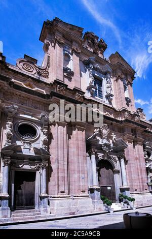 Barockkirche des Jesuitenkollegs in der Vittorio Emanuele Straße im historischen Teil von Trapani, Sizilien, Italien Stockfoto