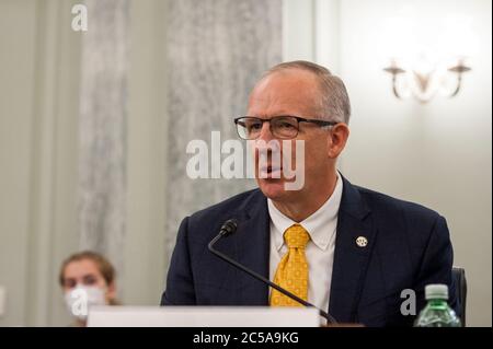Greg Sankey, Kommissar, Southeastern Conference bezeugt vor einer Anhörung des Senats für Handel, Wissenschaft und Transport mit dem Titel "Untersuchung eines Ausgleichs-Rahmens für interkollegiate Athleten" im Russel Senate Office Building auf dem Capitol Hill in Washington, DC., Mittwoch, 1. Juli 2020. Kredit: Rod Lampey/CNP Verwendung weltweit Stockfoto
