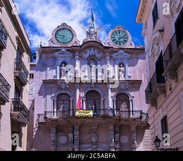 Palazzo Senatorio, Doppeluhr-Turm, Trapani, Sizilien, Italien Stockfoto