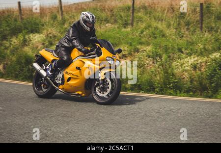 1998 Yellow Triumph Daytona 955i Stockfoto