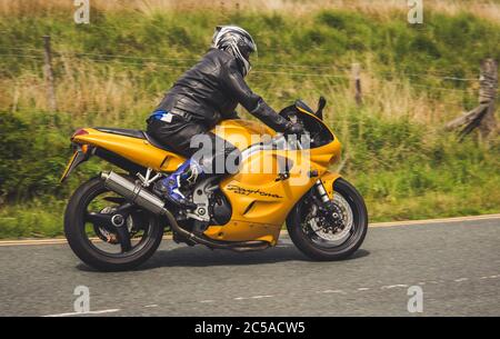 1998 Yellow Triumph Daytona 955i Stockfoto