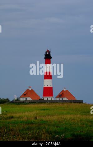 Westerheversand Leuchtturm auf der Halbinsel Eiderstedt, Nordfriesland, Schleswig-Holstein, Deutschland Stockfoto