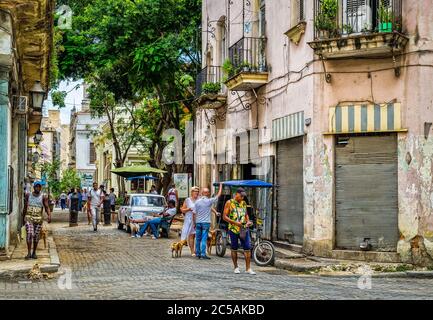 Havanna, Kuba, Juli 2019, urbane Szene in der Calle Oficios im ältesten Teil der Stadt Stockfoto