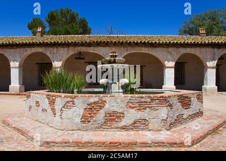 Courtyard Fountain, Mission San Miguel Arcangel, San Miguel, Kalifornien, USA Stockfoto