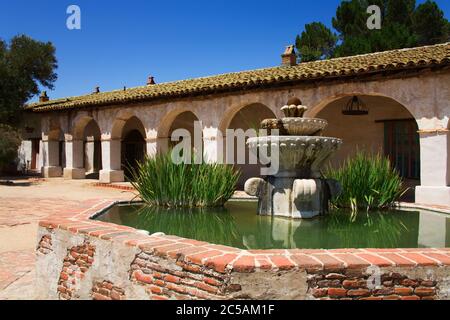 Courtyard Fountain, Mission San Miguel Arcangel, San Miguel, Kalifornien, USA Stockfoto