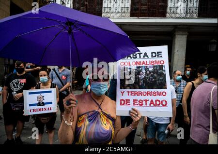 Madrid, Spanien. Juli 2020. Die Menschen protestieren gegen Annexionspläne des Westjordanlandes vor dem Außenministerium, das das palästinensische Volk unterstützt. Quelle: Marcos del Mazo/Alamy Live News Stockfoto