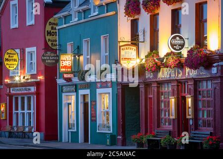 Pubs entlang Strand Street, Dingle, County Kerry, Republik von Irland Stockfoto