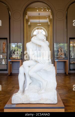 Le Braiser - der Kuss, Skulptur von Auguste Rodin, ausgestellt im Hotel Biron - Musee Rodin, Paris, Frankreich Stockfoto