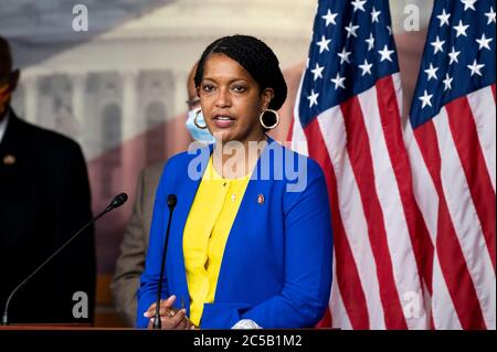 Washington, DC, USA. Juli 2020. 1. Juli 2020 - Washington, DC, USA: US-Repräsentantin JAHANA HAYES (D-CT) spricht auf einer Pressekonferenz des Congressional Black Caucus. Quelle: Michael Brochstein/ZUMA Wire/Alamy Live News Stockfoto