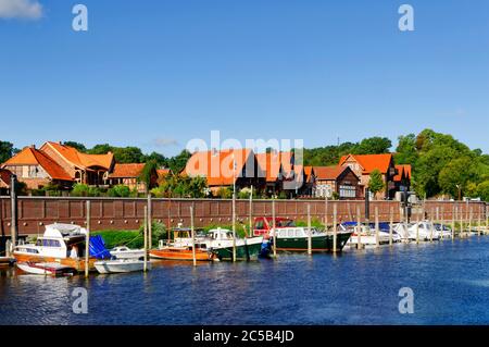 Hitzacker (Elbe): Hafen und Hochwasserschutzanlage, Landkreis Lüchow-Dannenberg, Niedersachsen, Deutschland Stockfoto