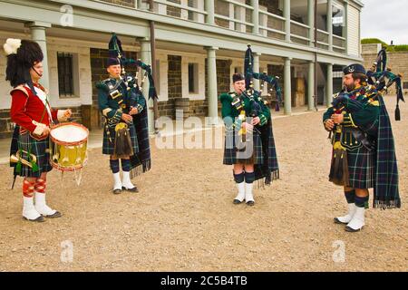 Dudelsack und Drum Corps spielen in der Zitadelle Heritage Site in Halifax Nova Sctia Kanada Stockfoto