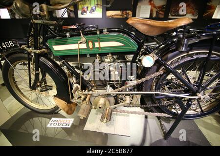 BSA Motorfahrrad im Diego Automotive Museum Stockfoto