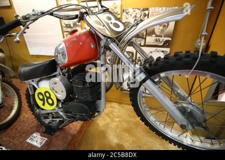 Steve McQueens Honda Elsinore im San Diego Automotive Museum Stockfoto