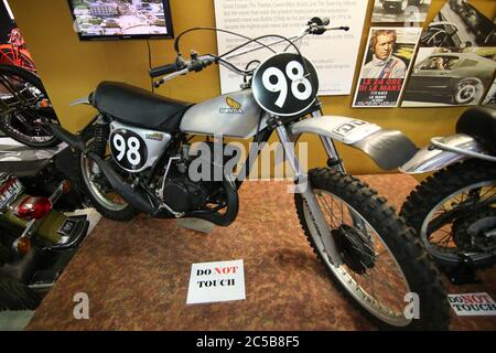 Steve McQueens Honda Elsinore im San Diego Automotive Museum Stockfoto